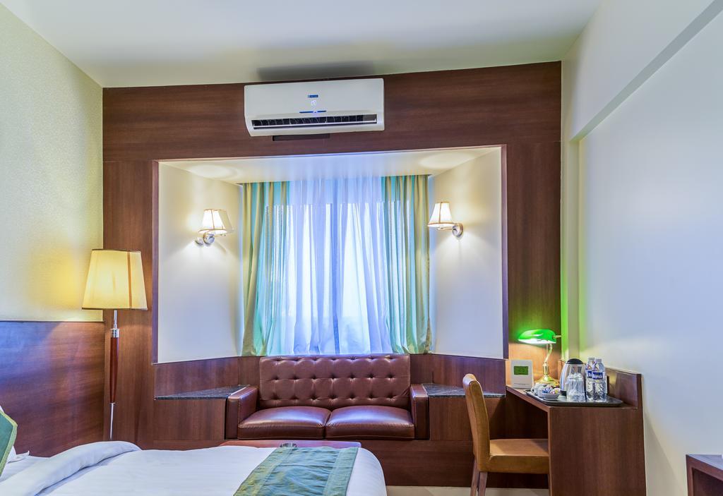 Treebo Premium Grand Emerald Pimpri-Chinchwad Extérieur photo