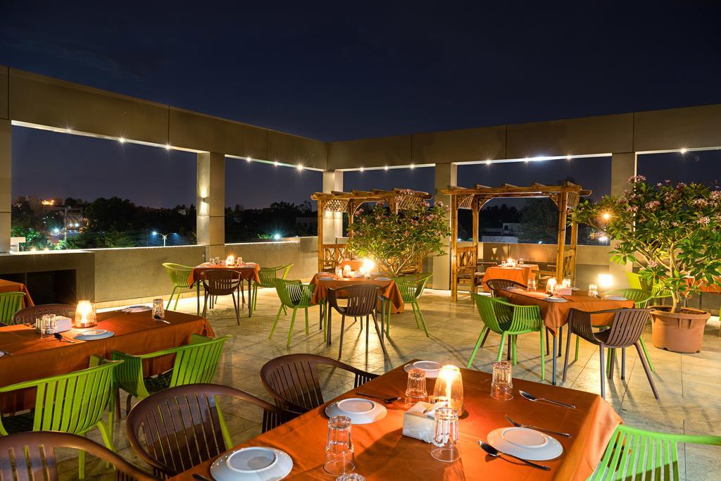 Treebo Premium Grand Emerald Pimpri-Chinchwad Extérieur photo